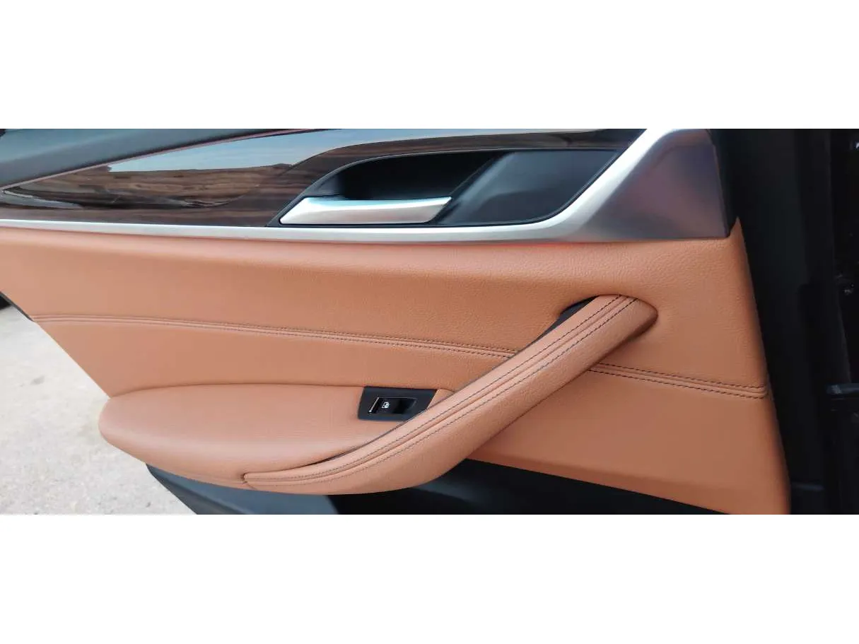 Car image 32