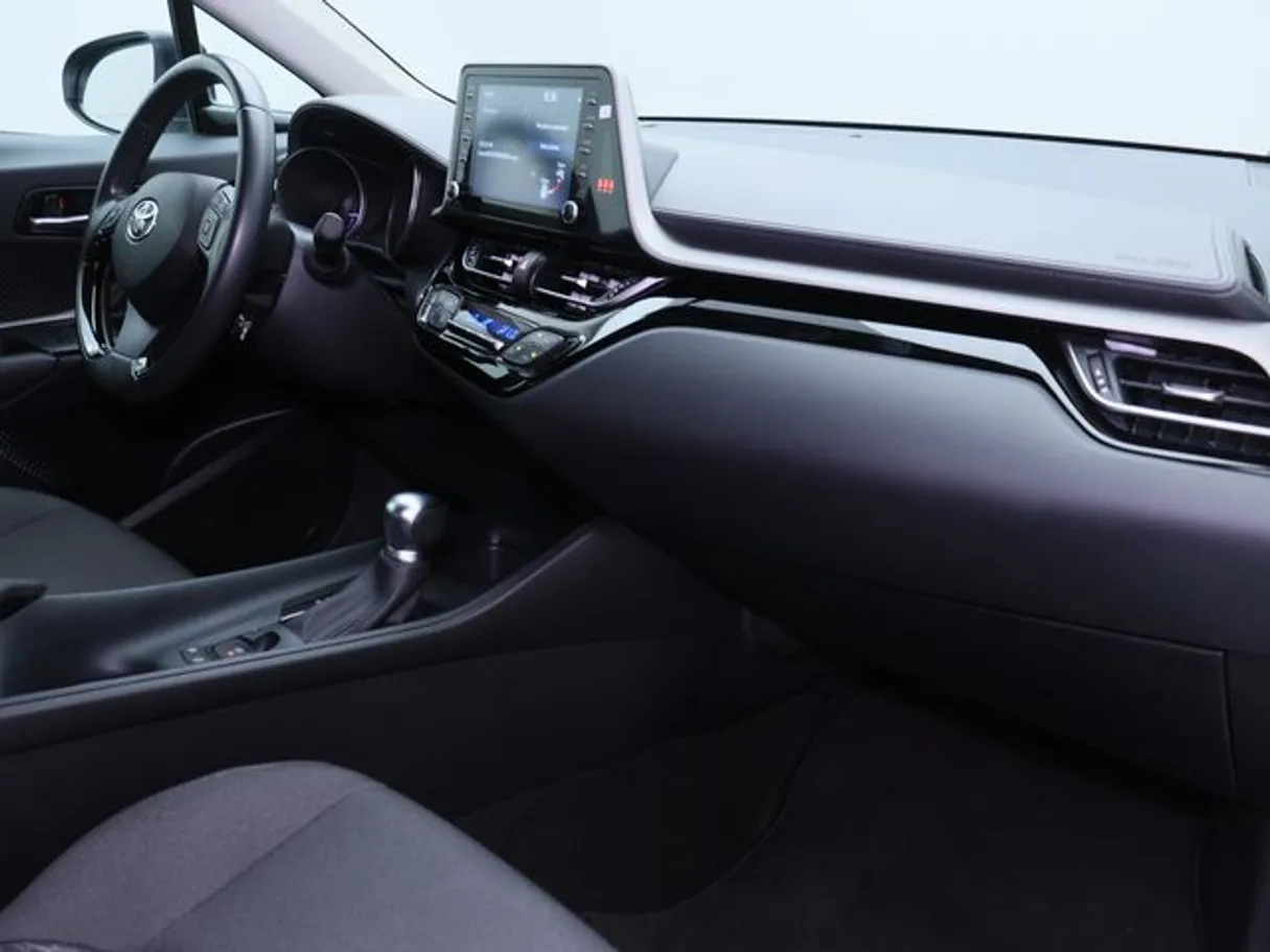 Car image 10