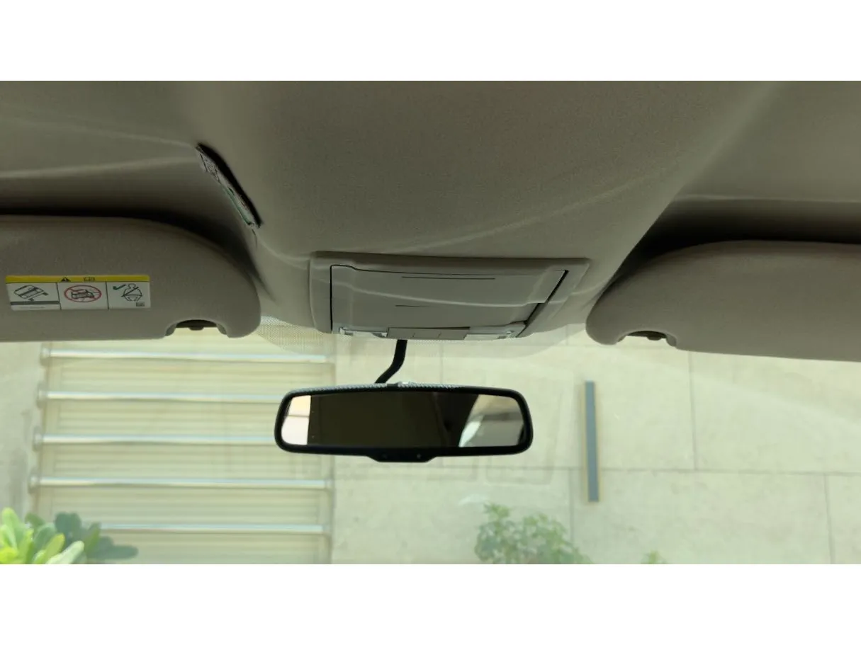 Car image 24