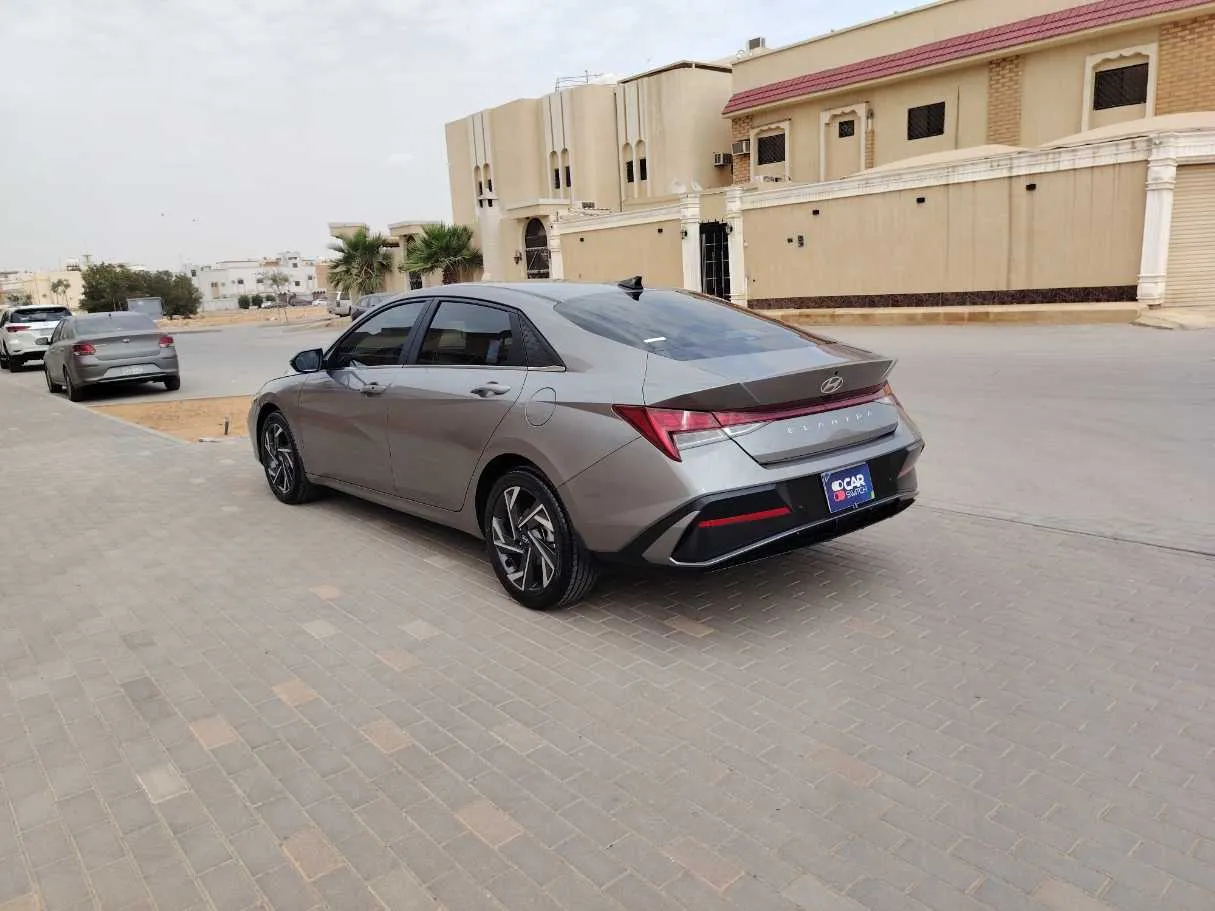 Car image 7