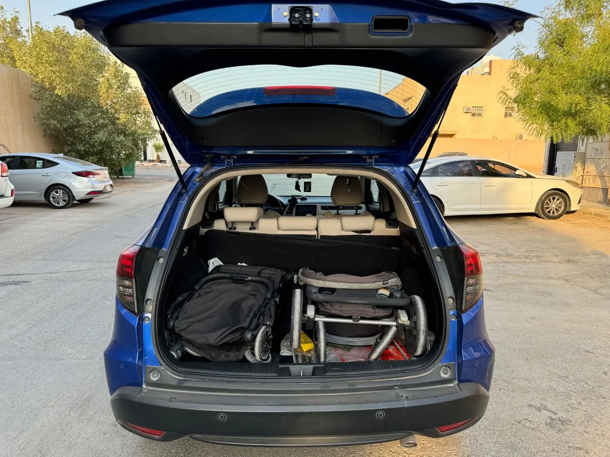 Car image 15