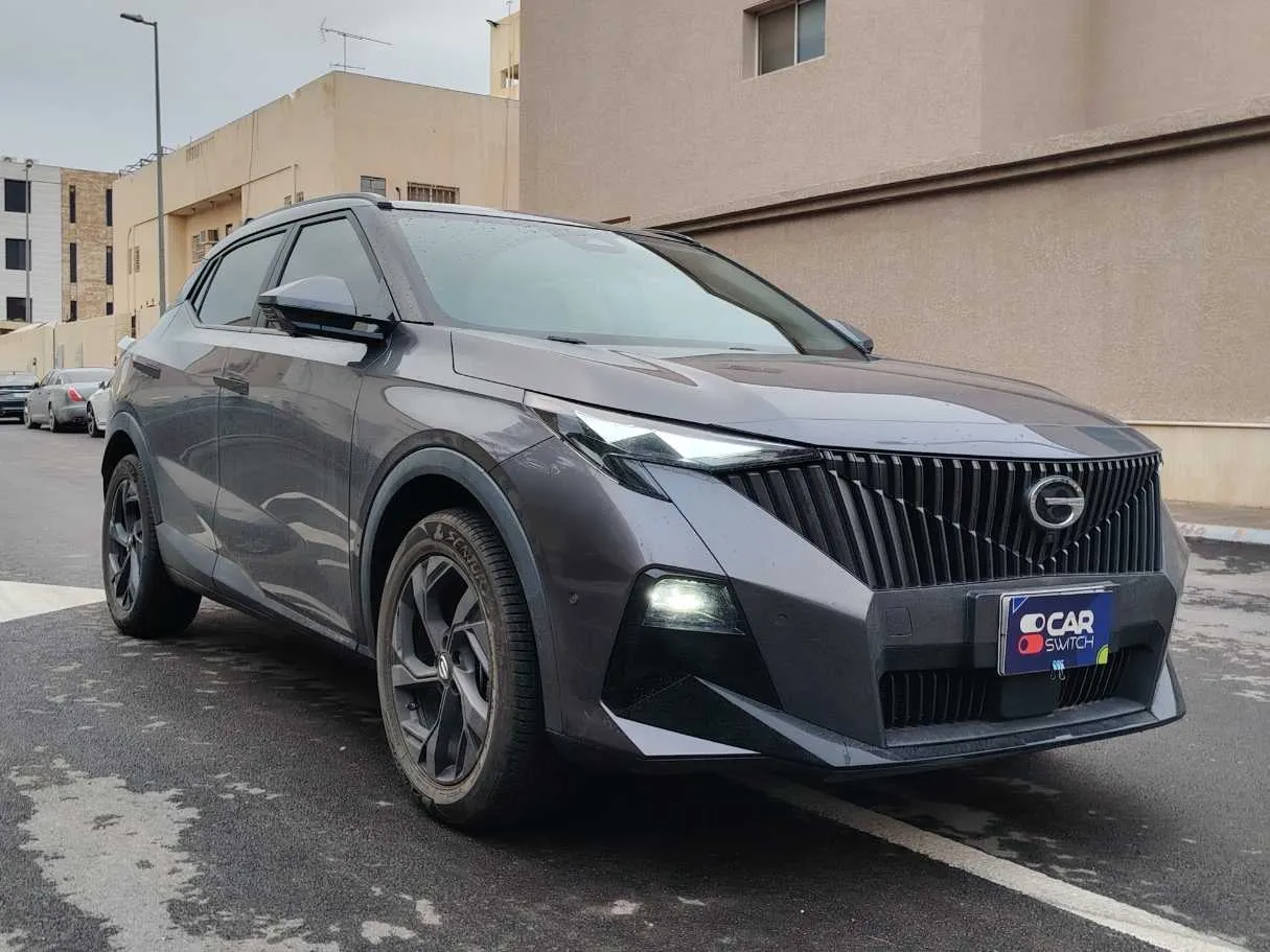 Car image 3