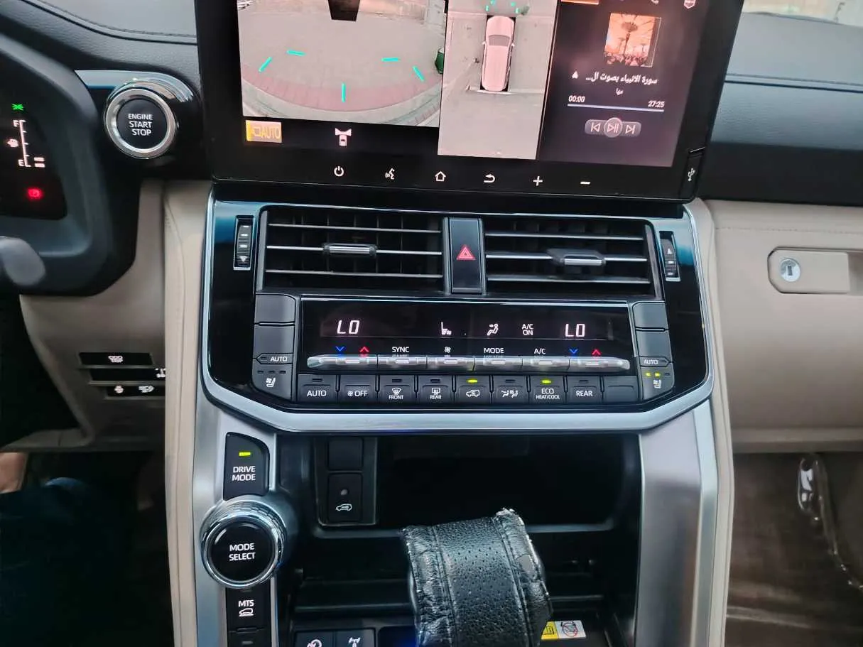 Car image 25