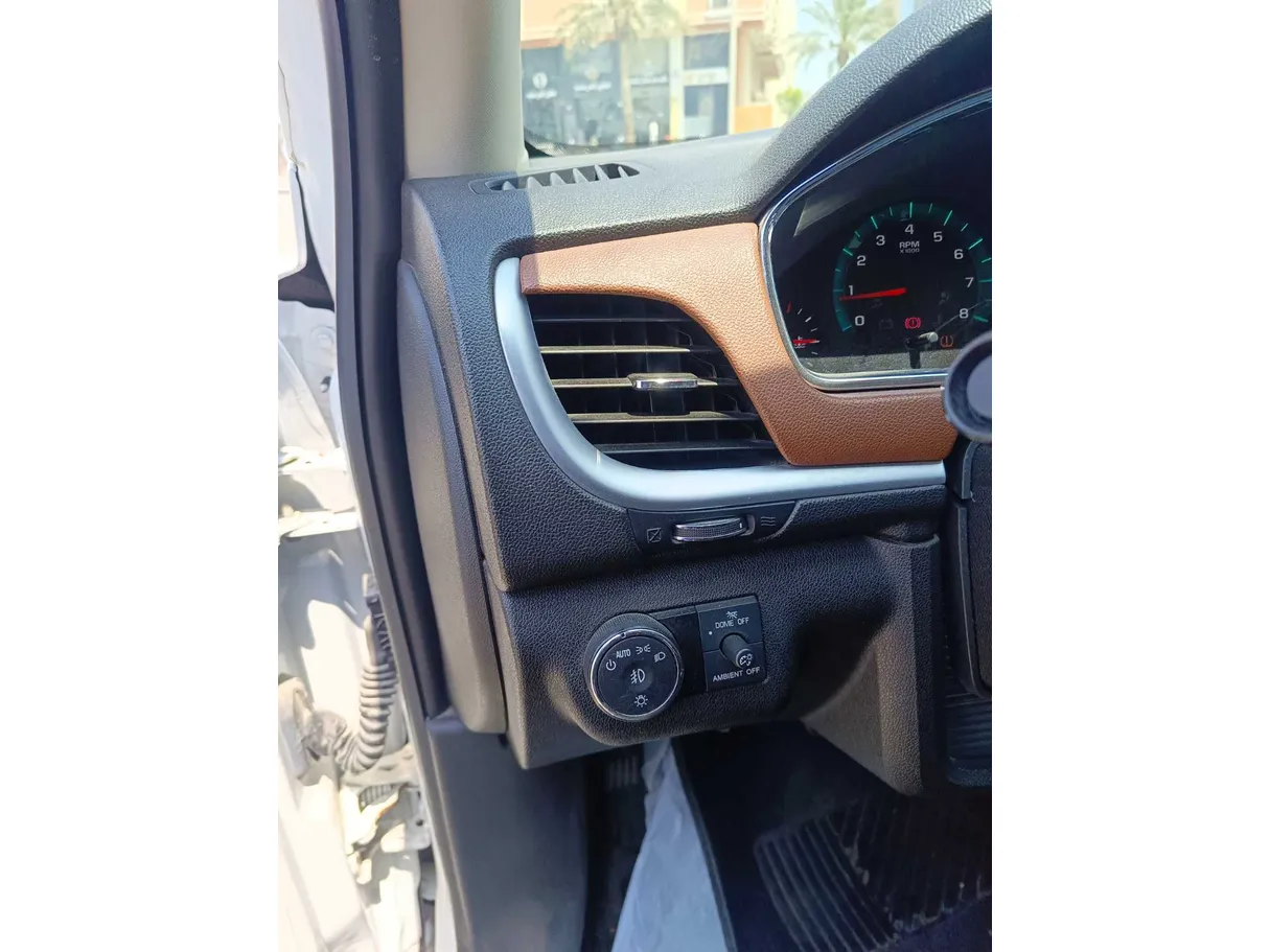 Car image 28