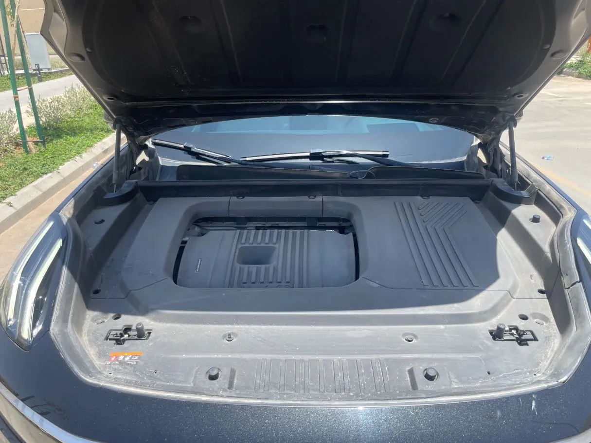 Car image 26