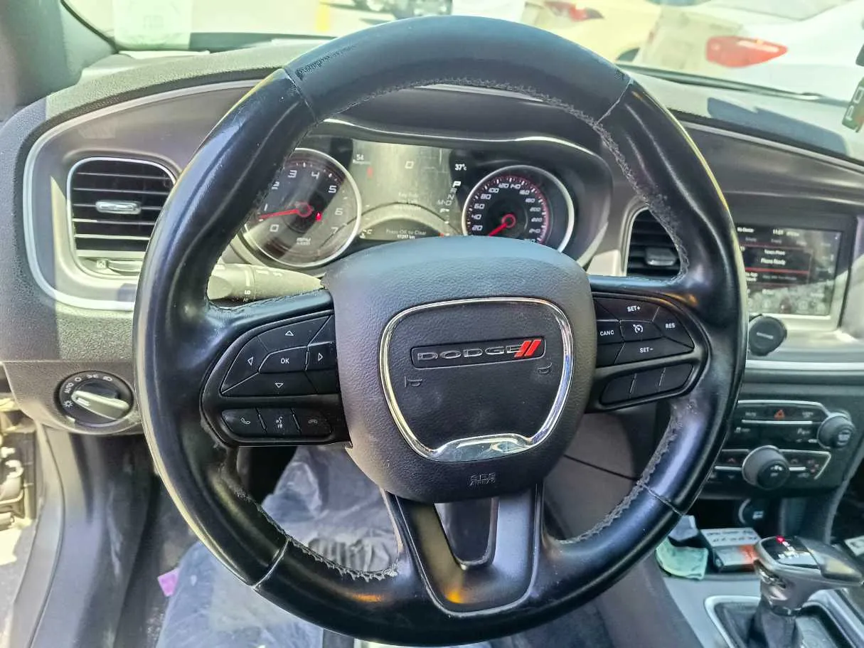 Car image 24