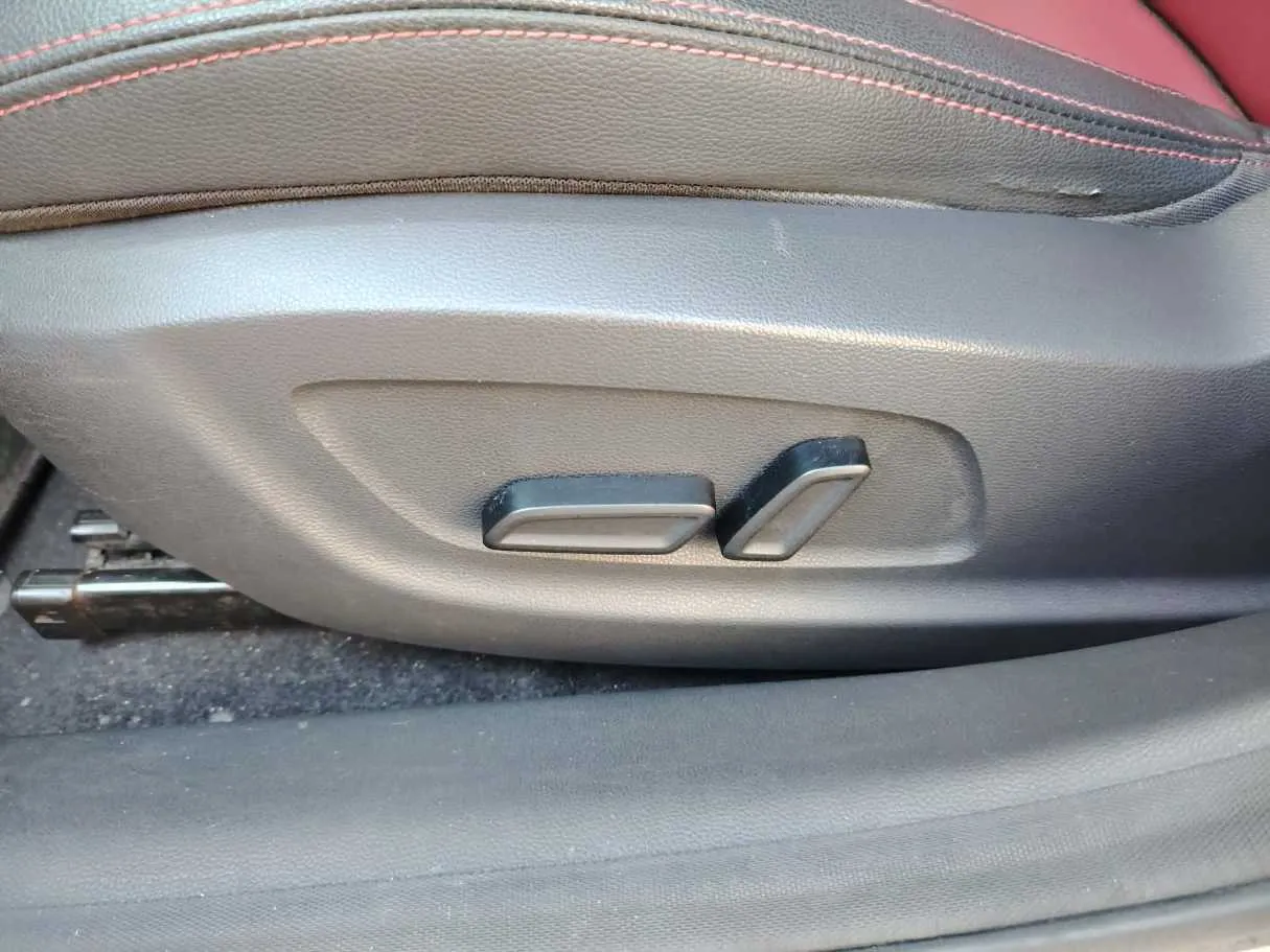Car image 33