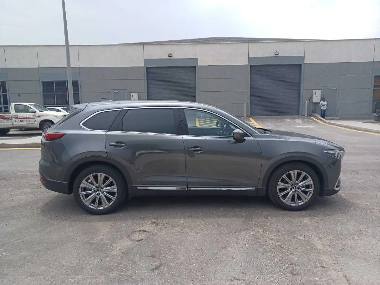 Car image 4
