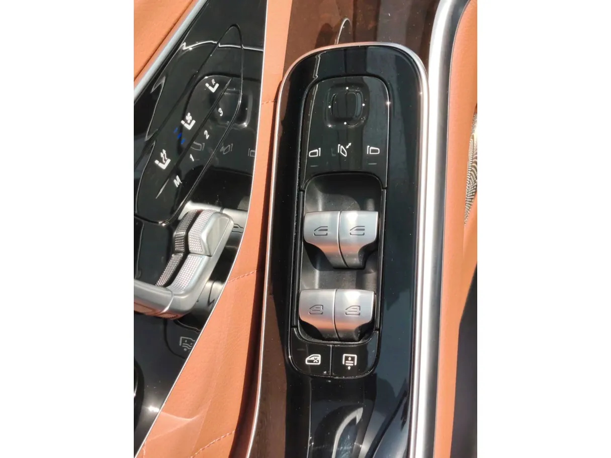 Car image 29