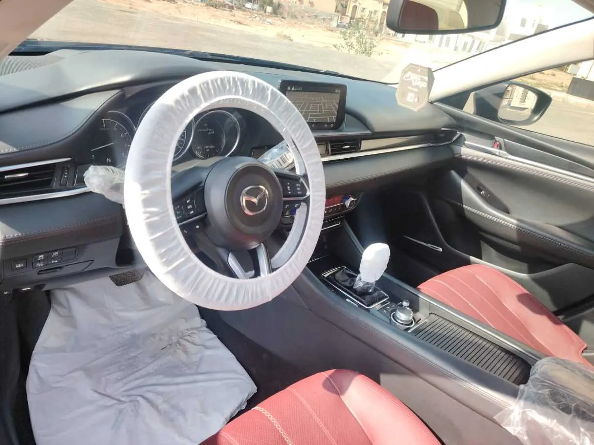 Car image 13