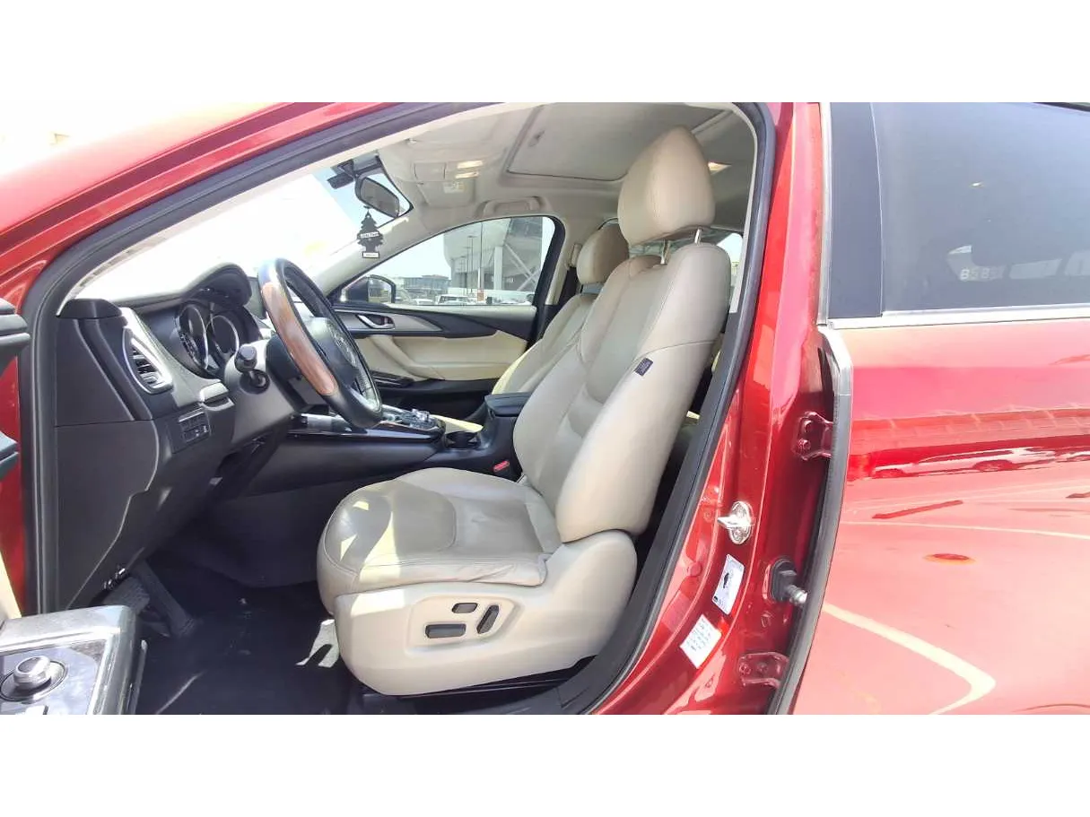 Car image 12