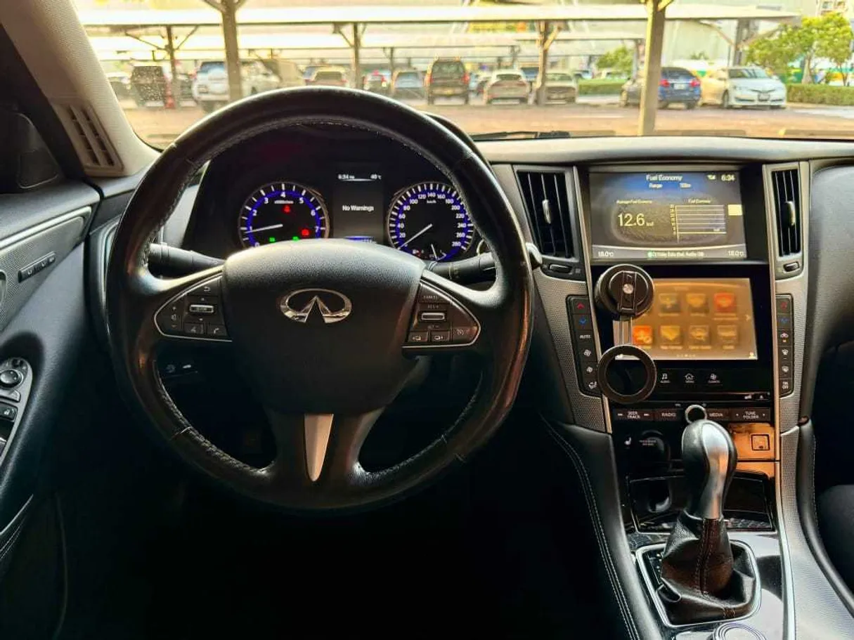 Car image 17