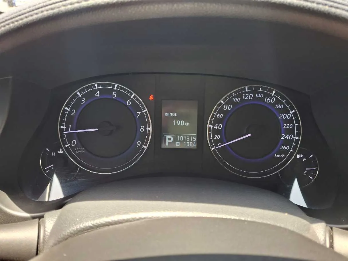 Car image 25