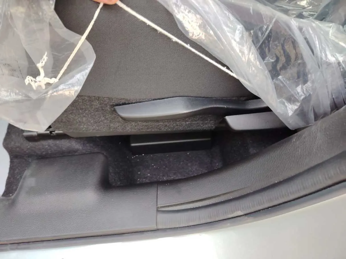 Car image 32