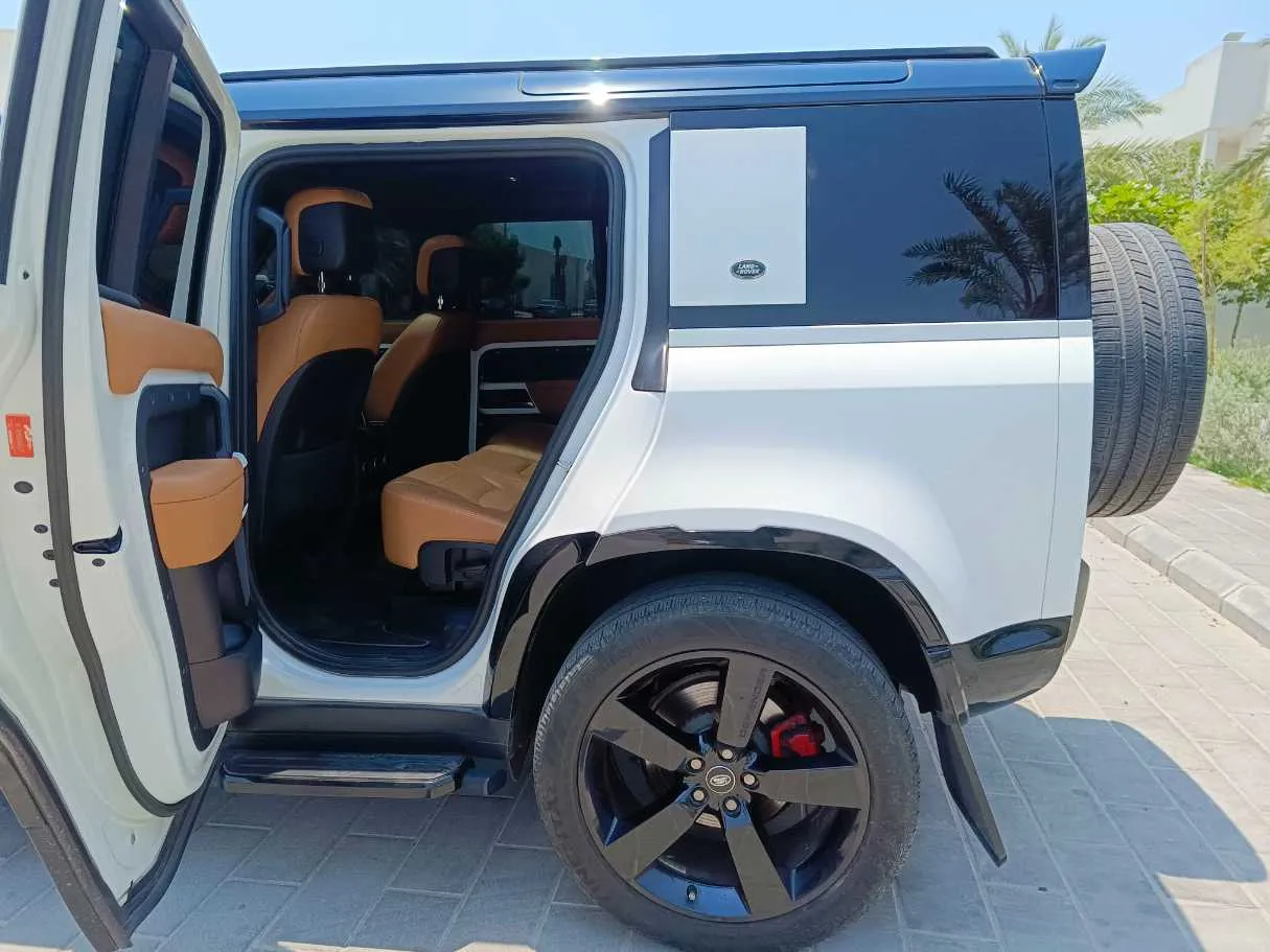 Car image 18