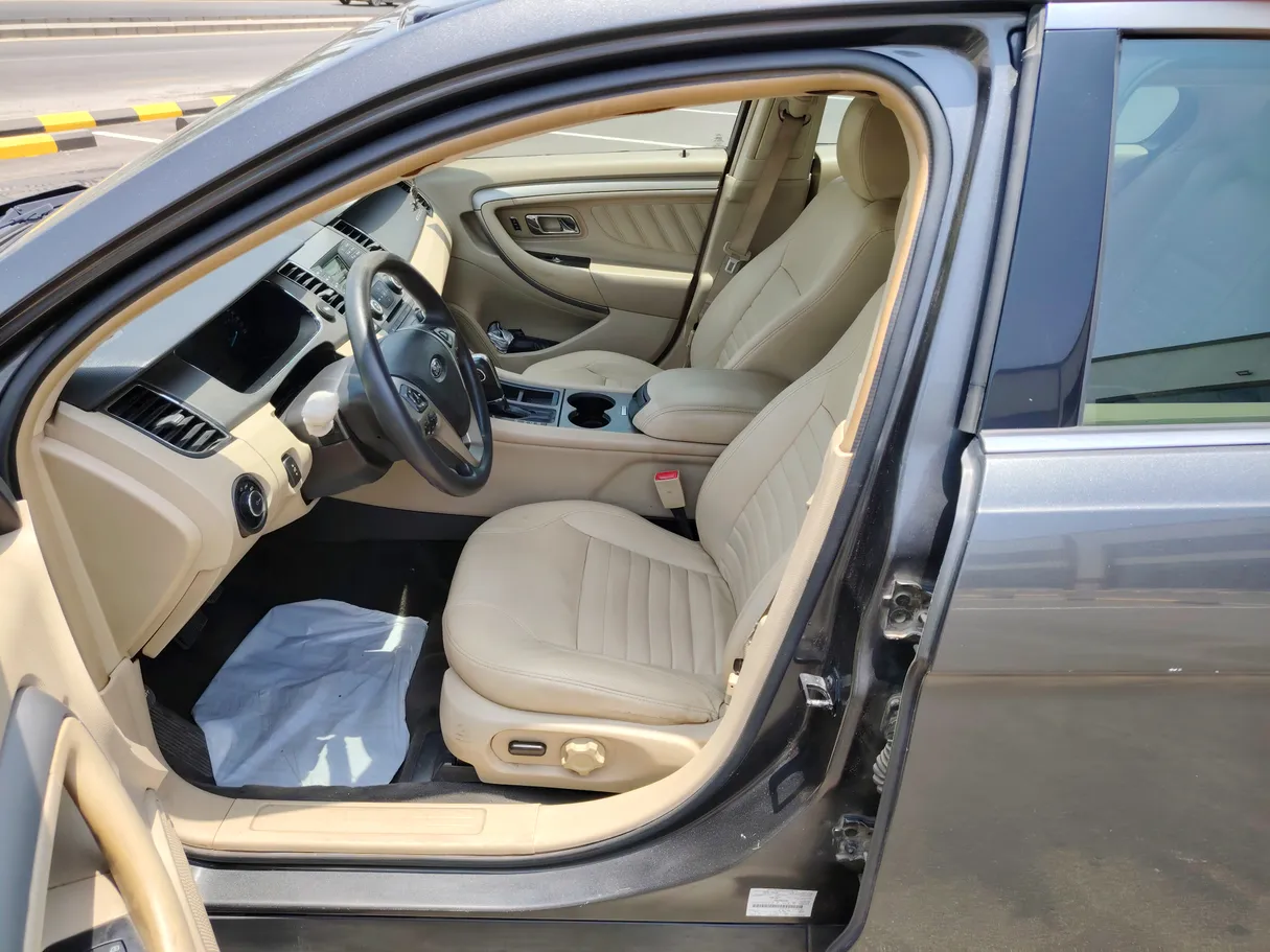 Car image 13