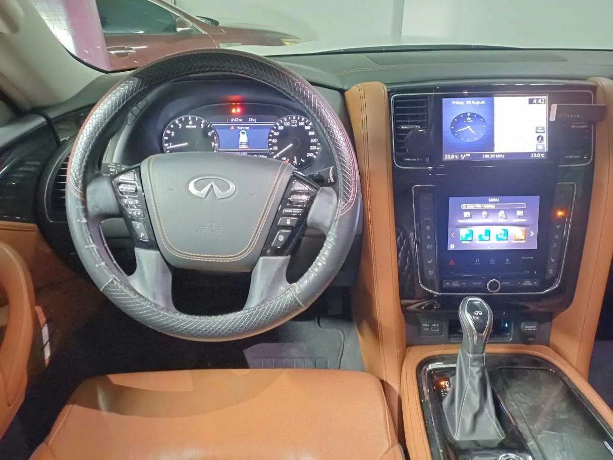Car image 18