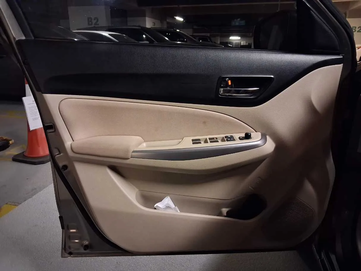 Car image 10