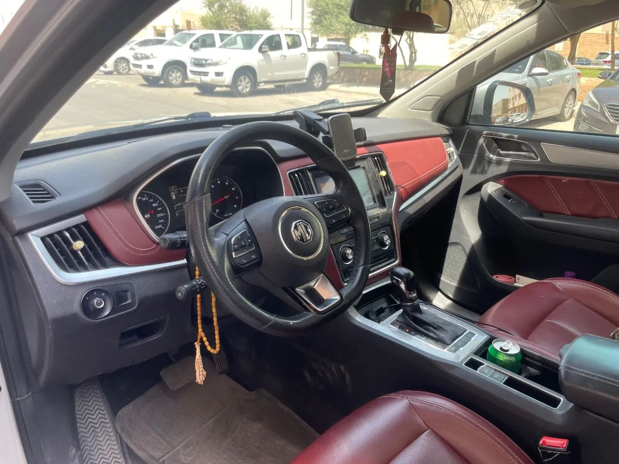 Car image 10