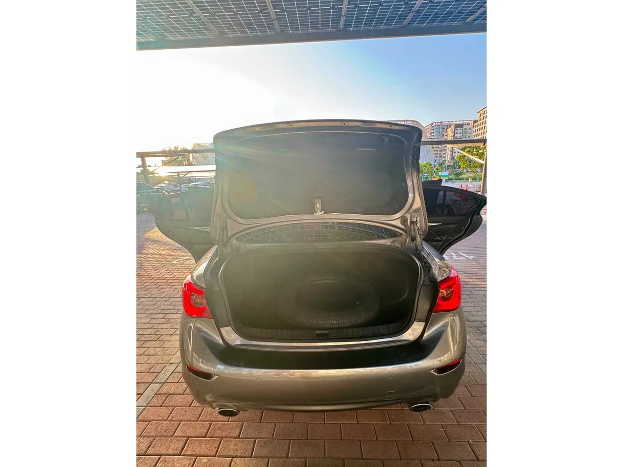 Car image 18