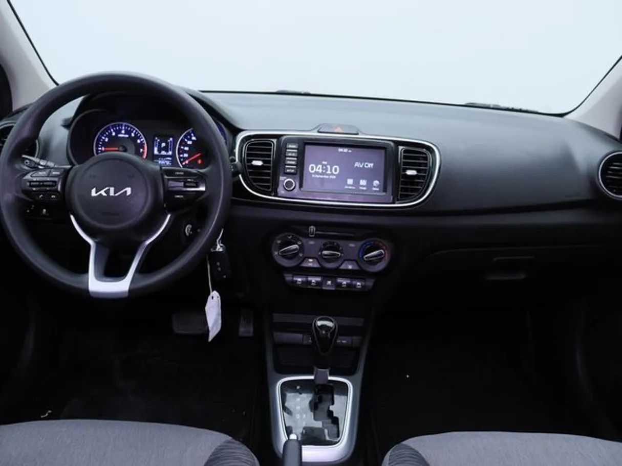 Car image 14