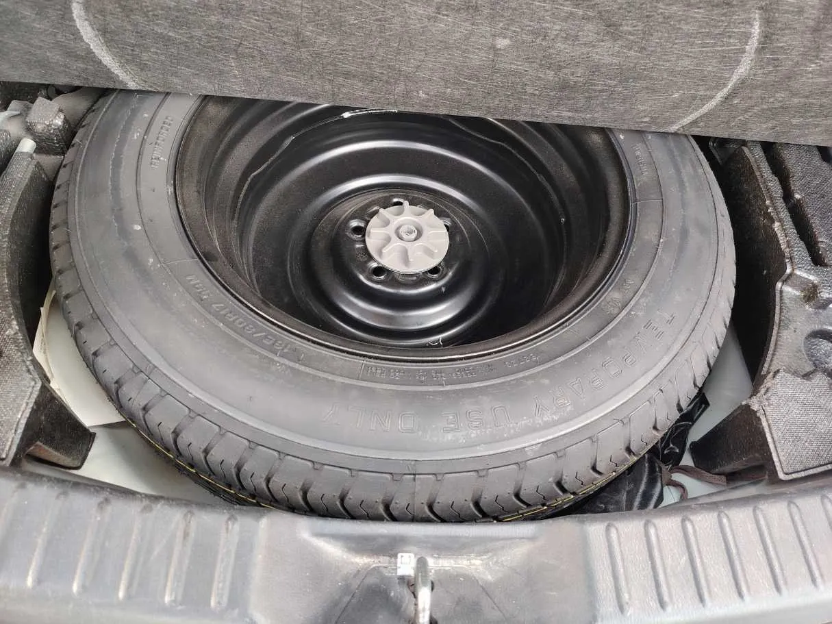 Car image 21