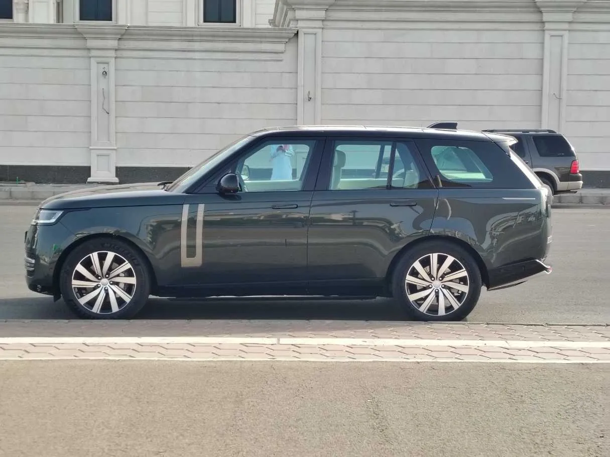Car image 8