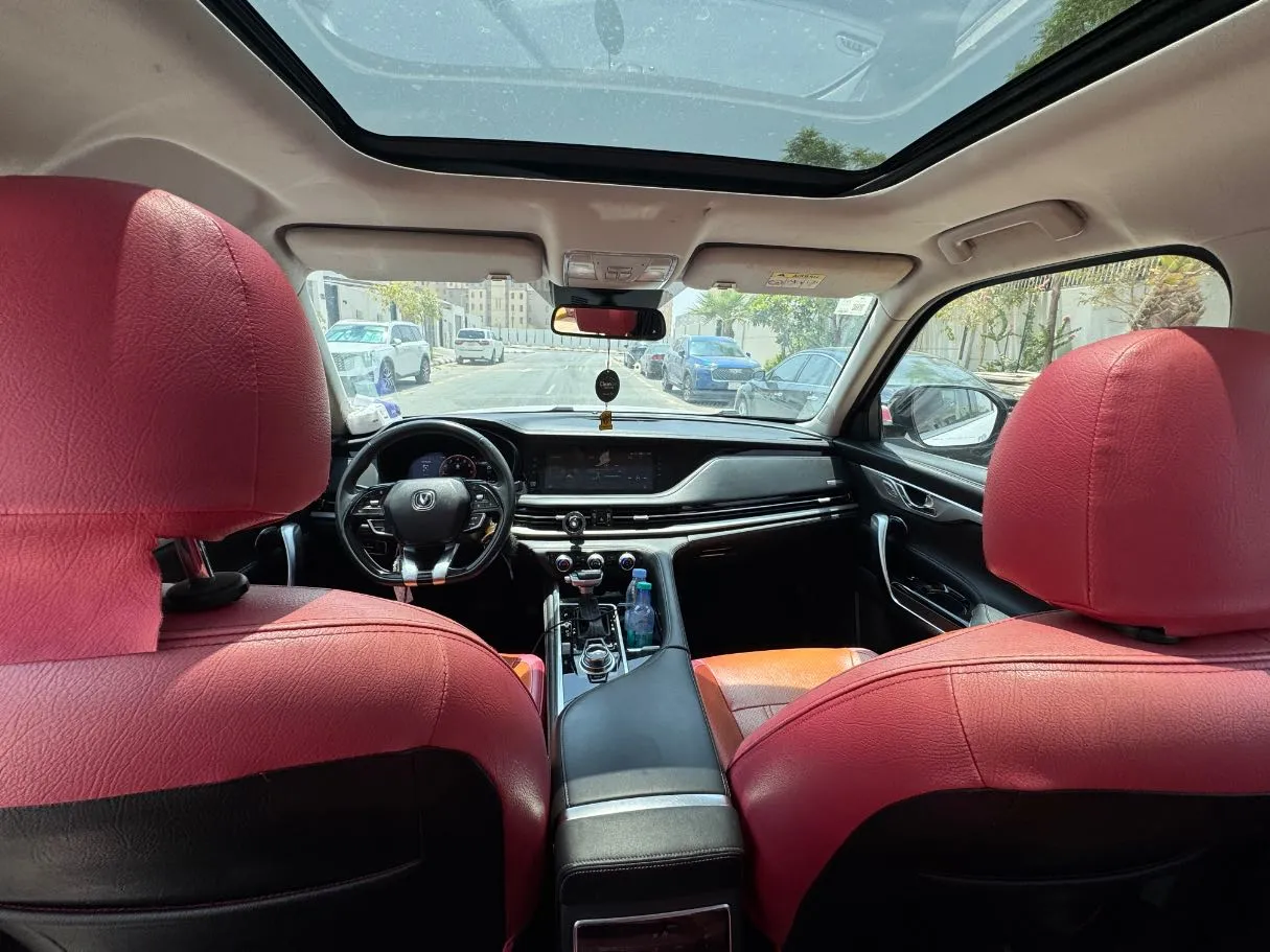 Car image 14