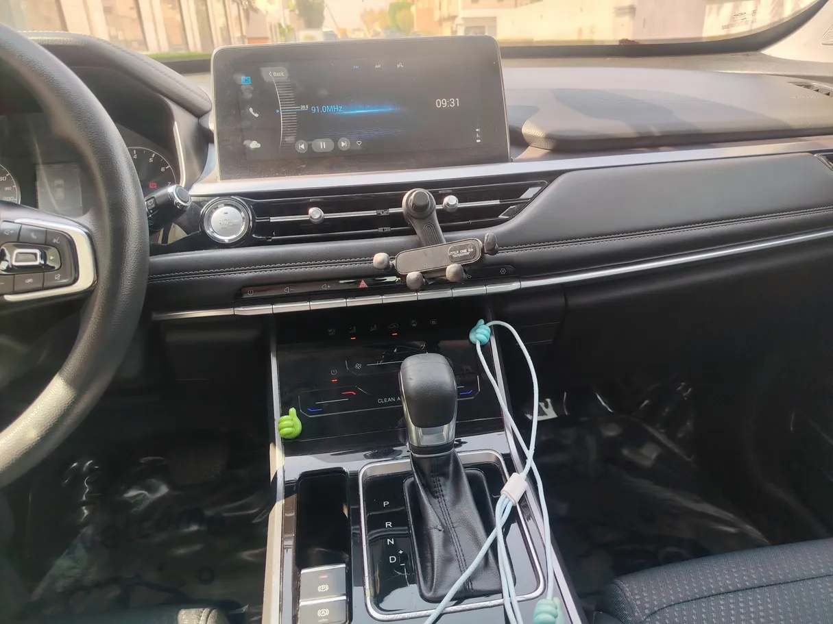 Car image 19