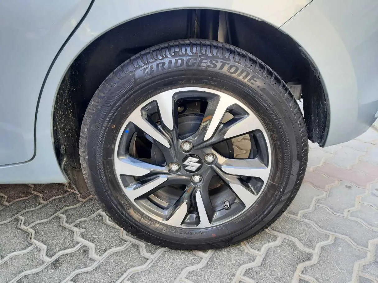 Car image 10
