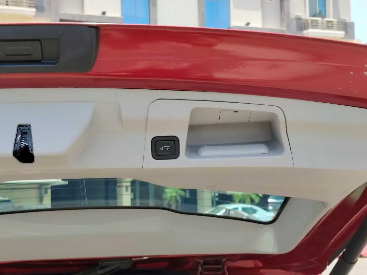 Car image 24