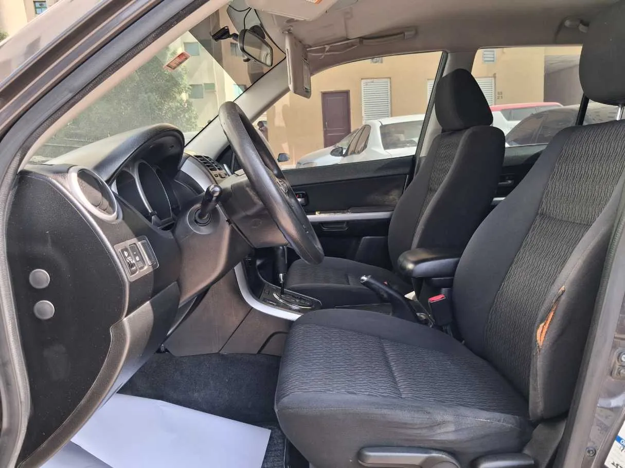 Car image 12