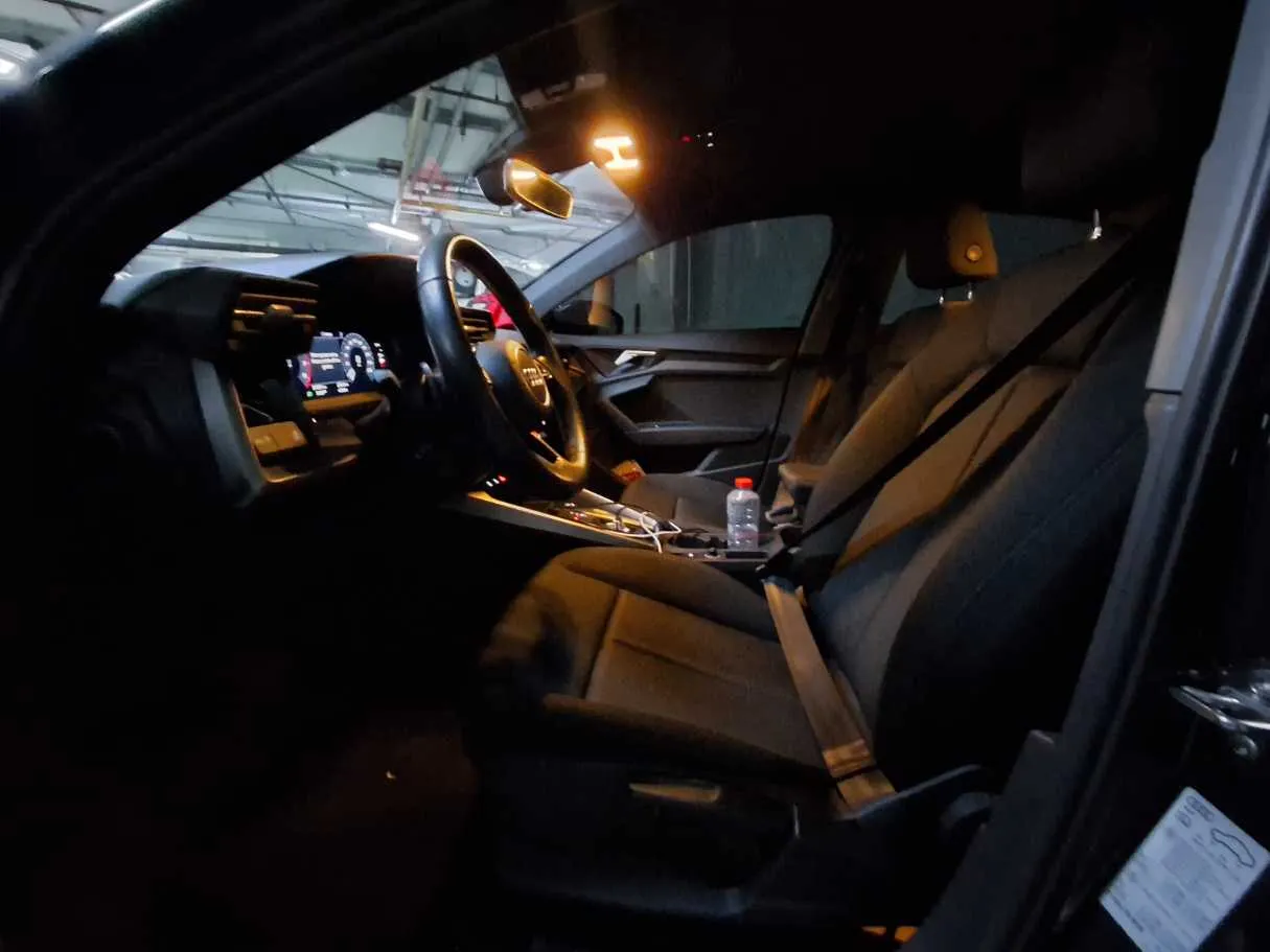 Car image 12
