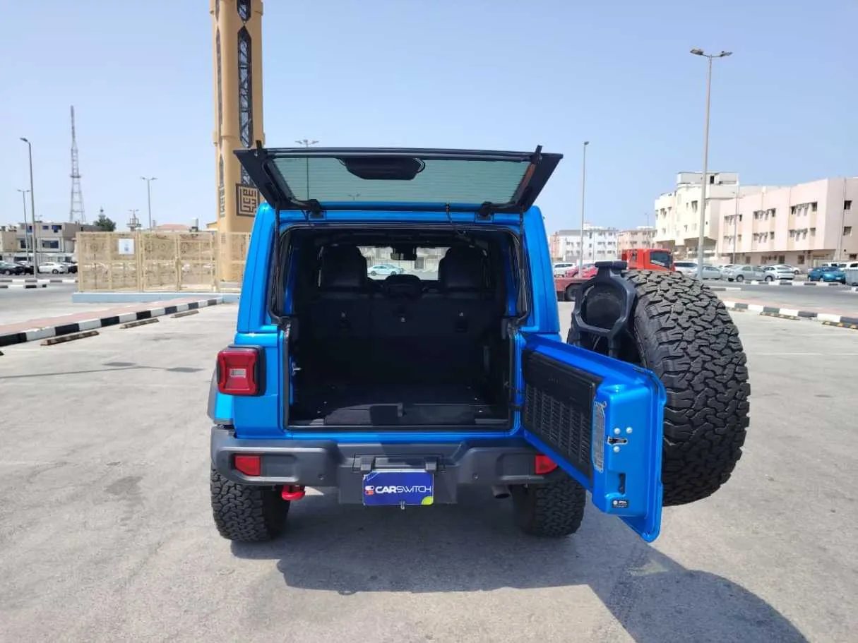 Car image 19