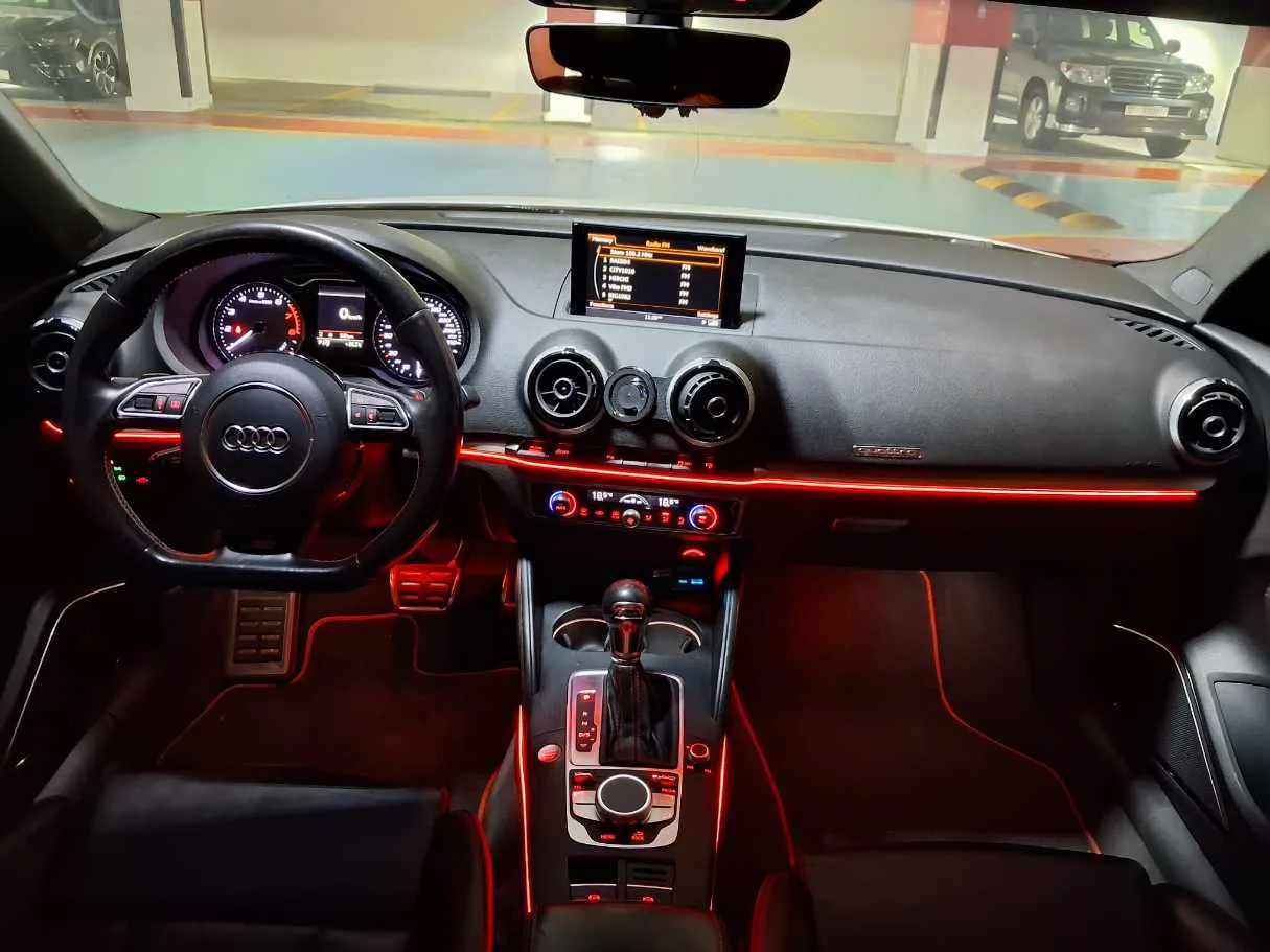 Car image 15
