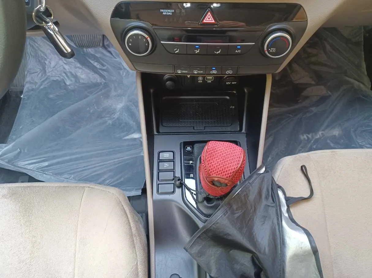 Car image 14