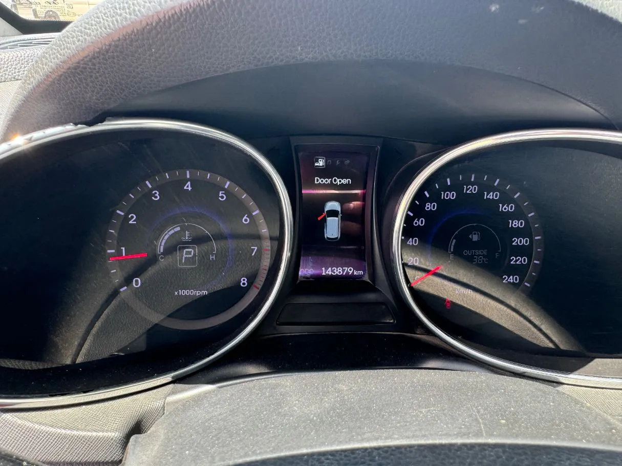 Car image 19