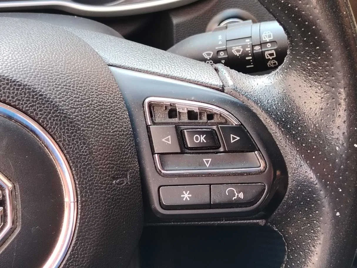 Car image 27