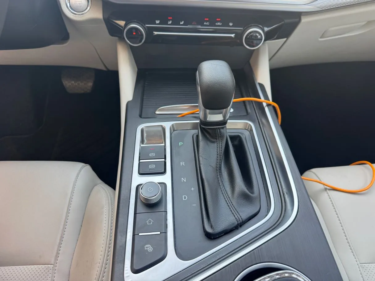 Car image 15