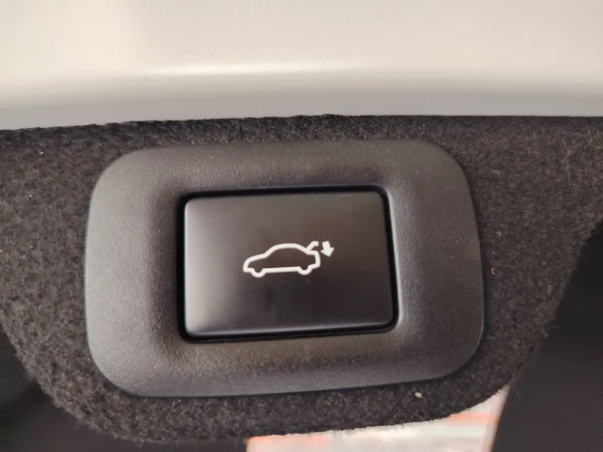 Car image 37