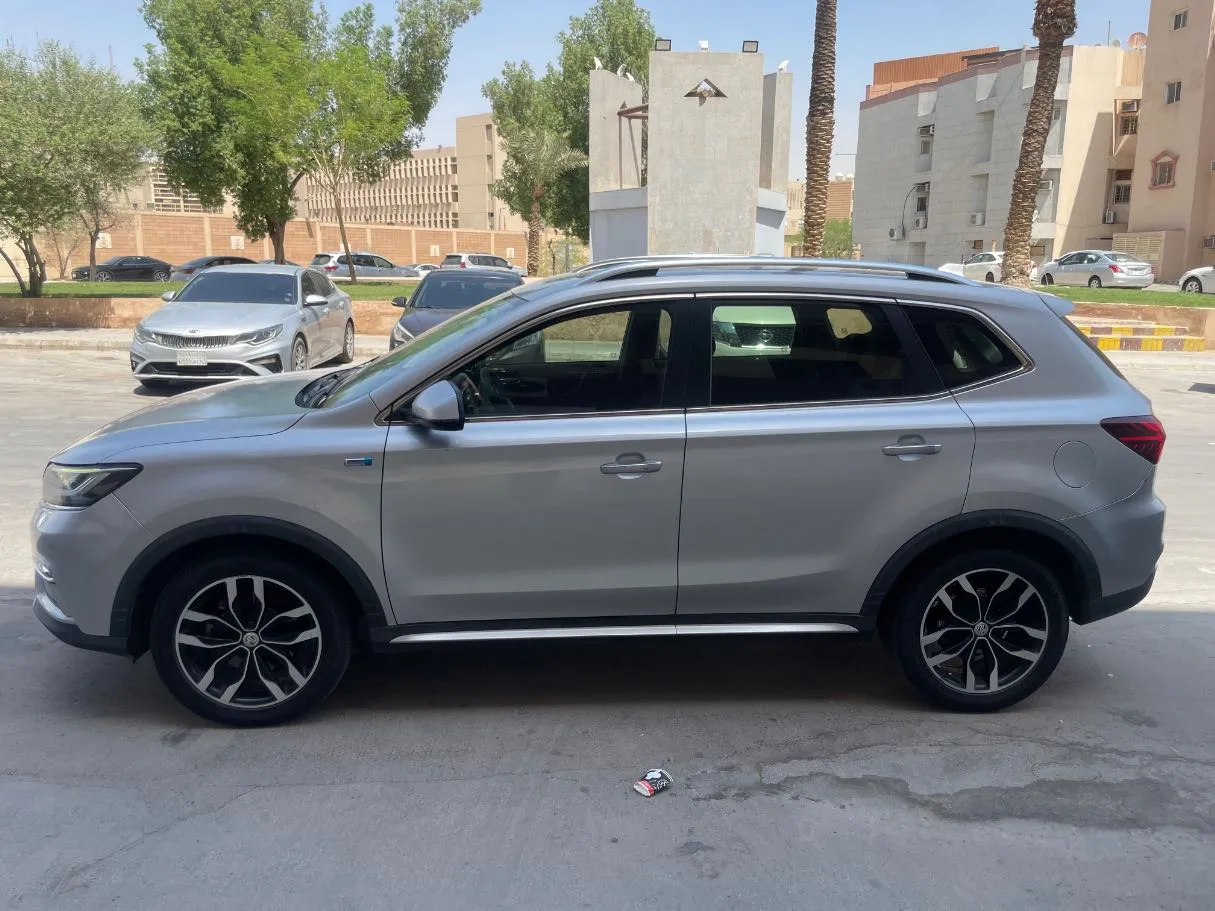 Car image 8