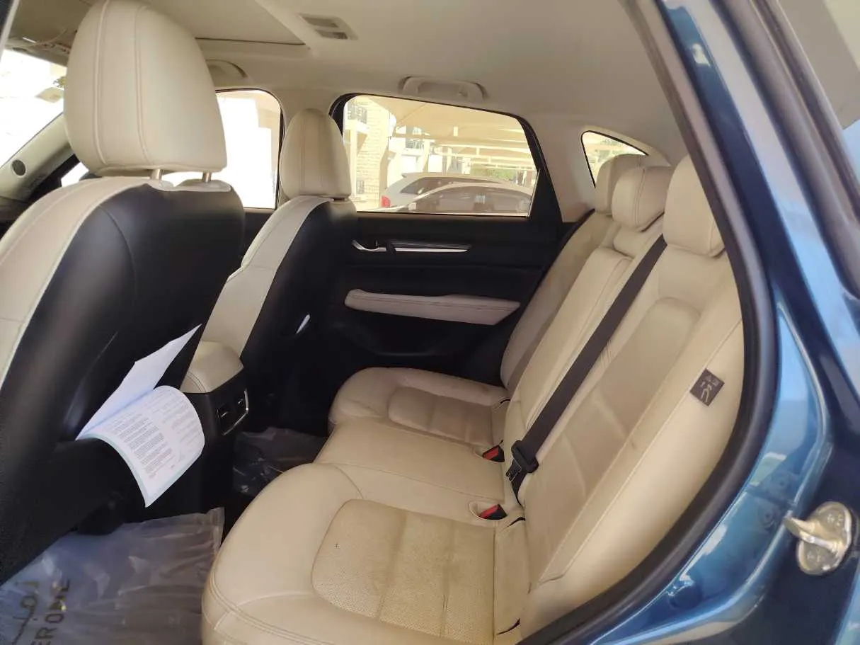 Car image 12