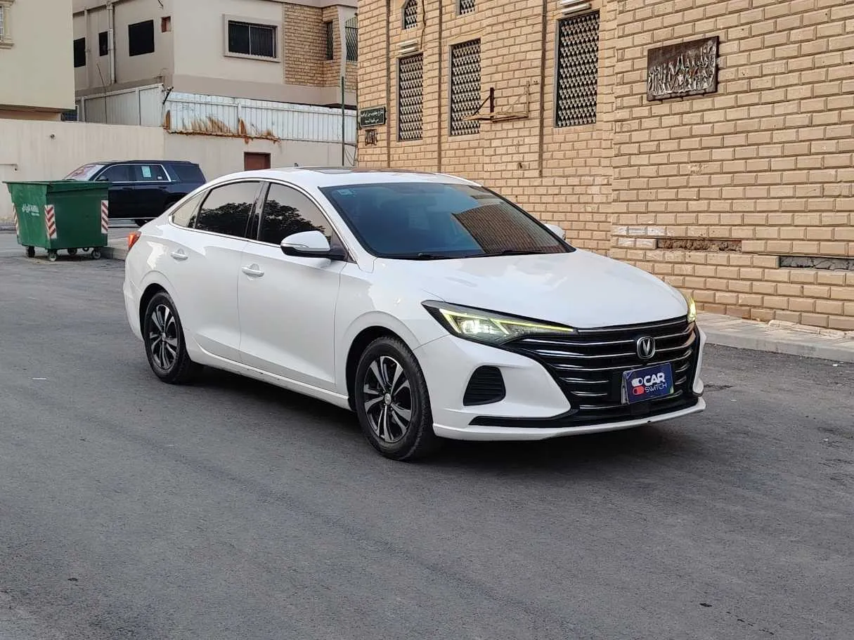 Car image 3