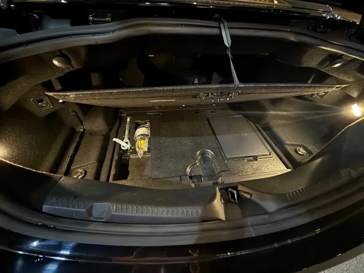 Car image 38