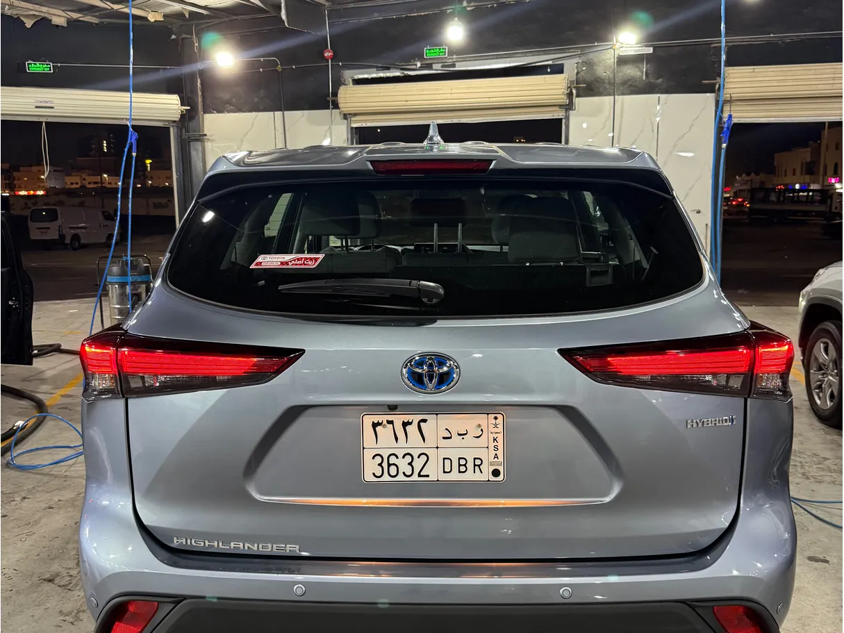 Car image 4