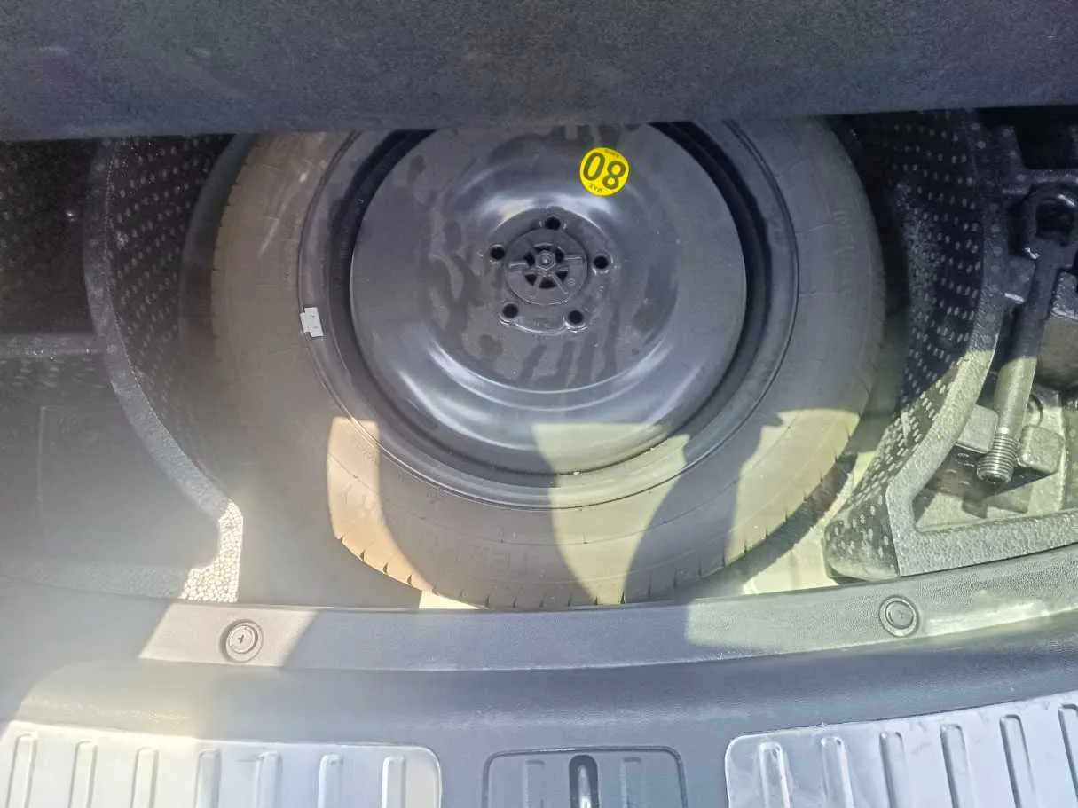Car image 34