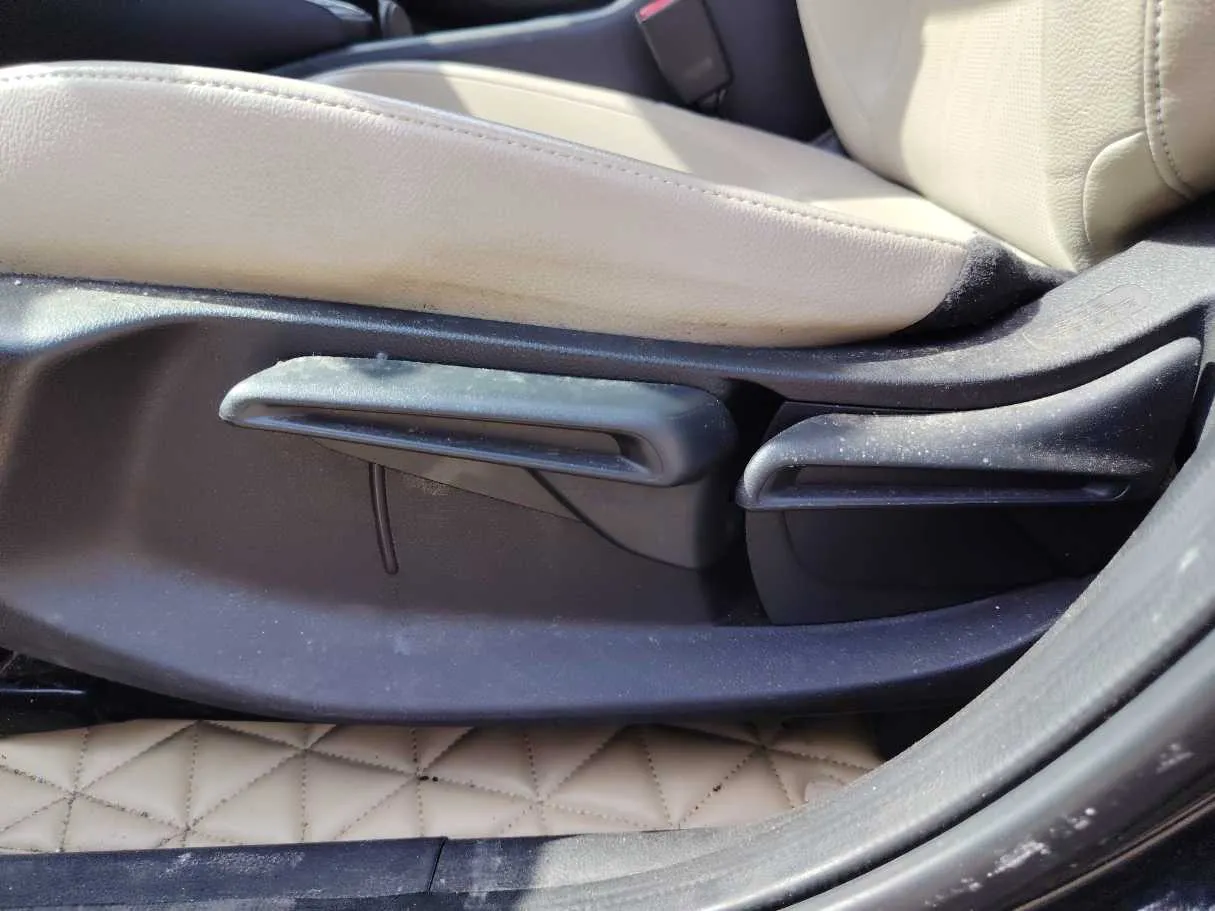 Car image 27
