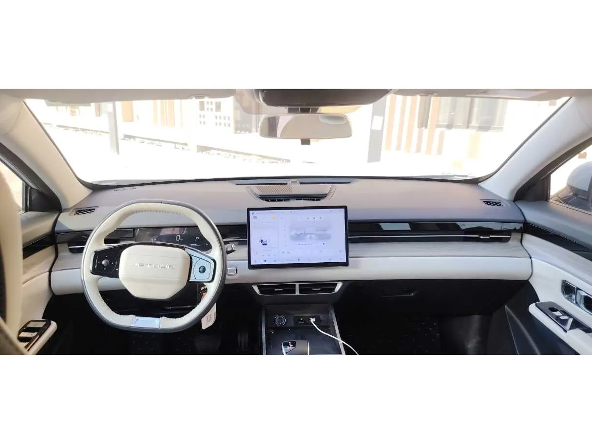Car image 14