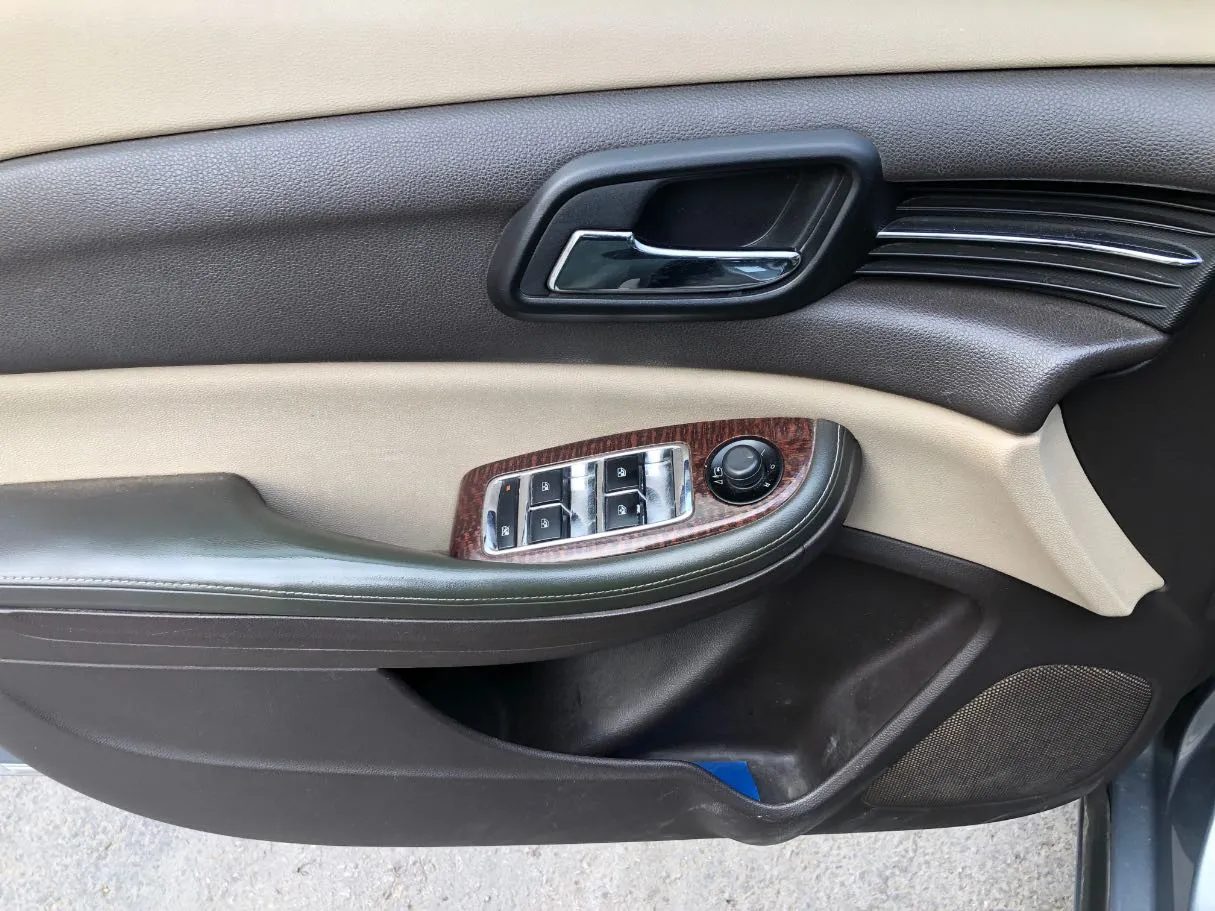 Car image 19