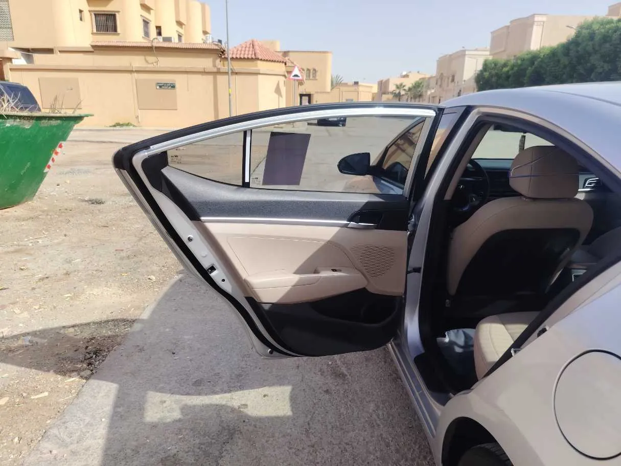 Car image 15